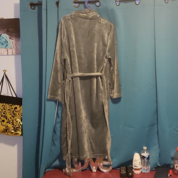 Grey Robe - Picture 2 of 2